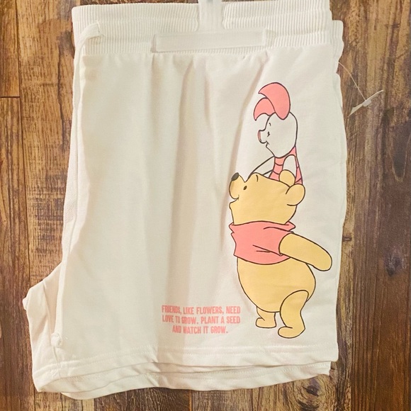 NWT Disney “Groovy Style”  Winnie the Pooh shorts. Size 3XL - Picture 1 of 7